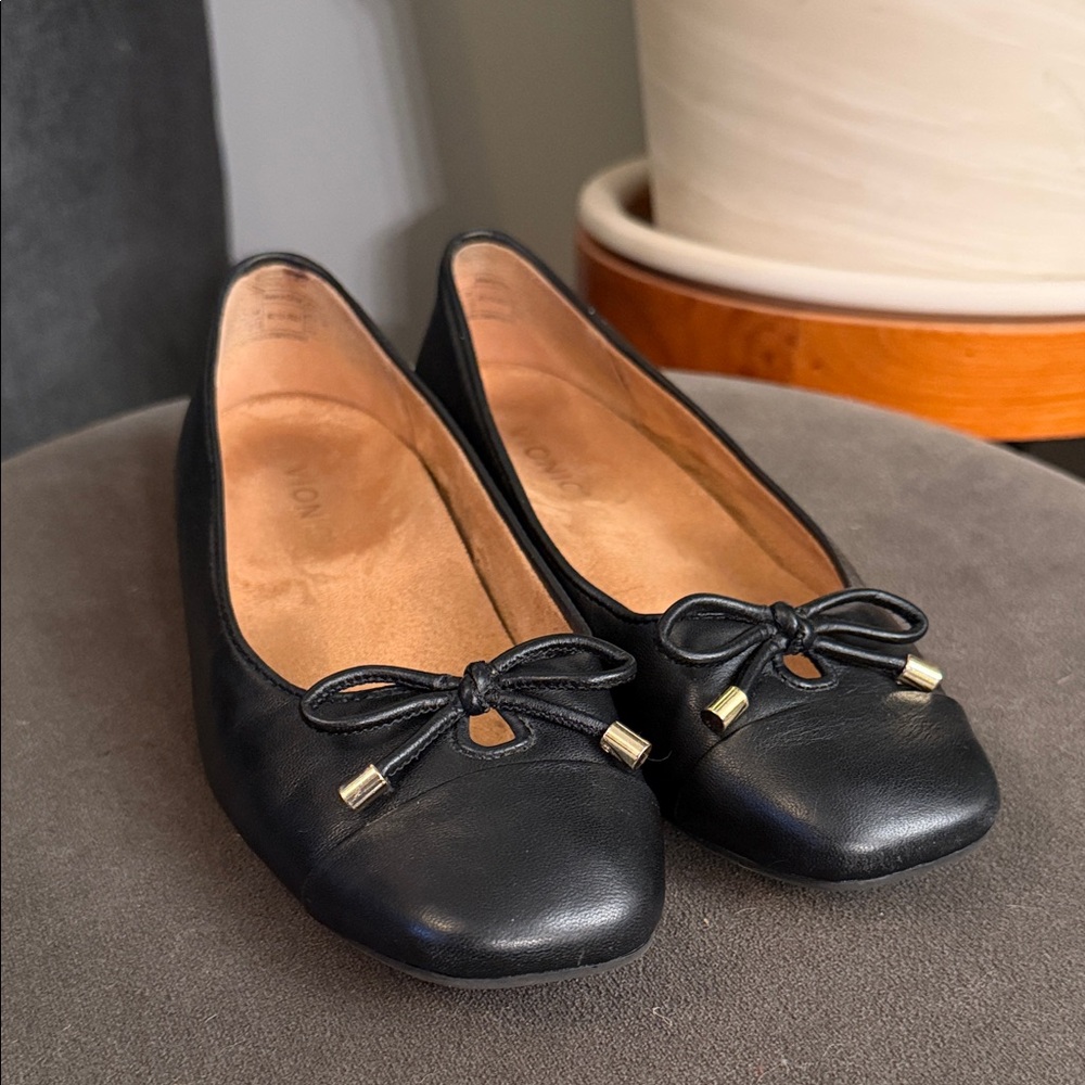 Vionic Black Leather Bow Loafers